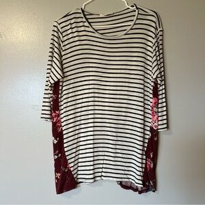 Lovely Souls Women’s Black‎ White Striped Floral Soft Long Sleeve Hi/Lo Size 2XL